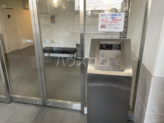 26/30 エントランス