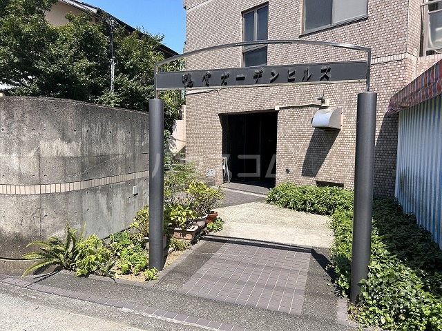 29/30 エントランス