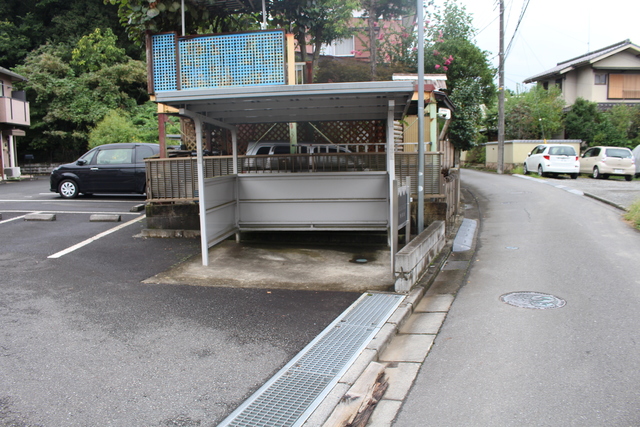 18/27 駐車場