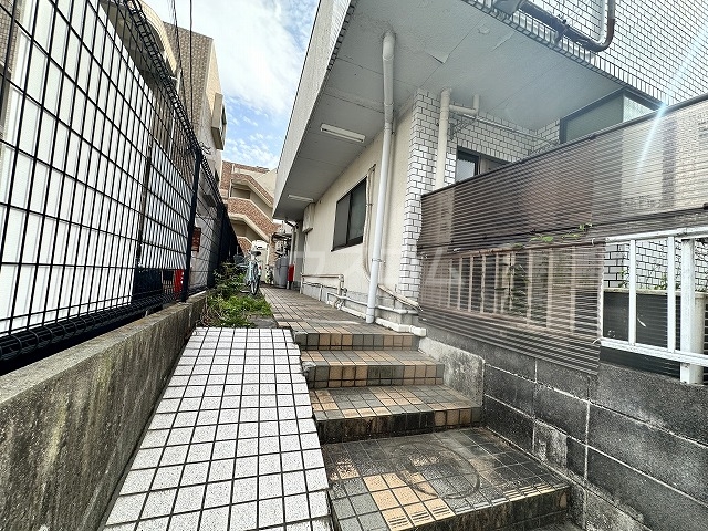 28/30 エントランス