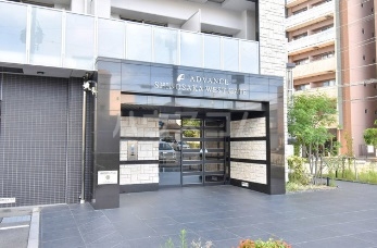 21/30 エントランス