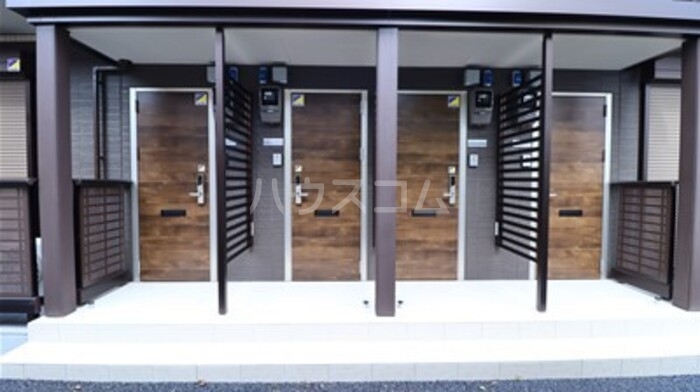 18/21 エントランス