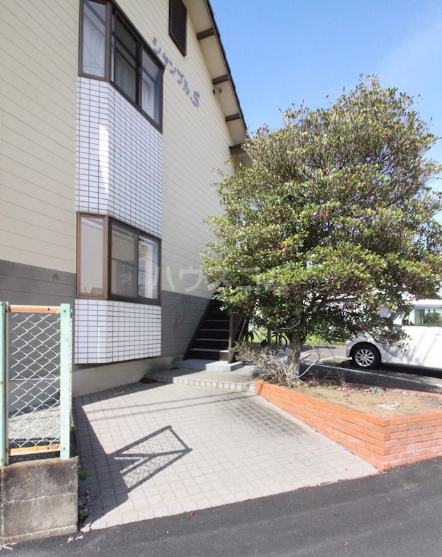 15/22 エントランス