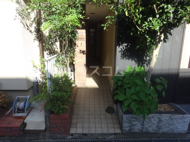 24/30 エントランス