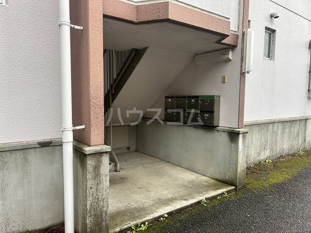 28/30 エントランス