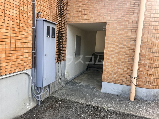 23/30 エントランス