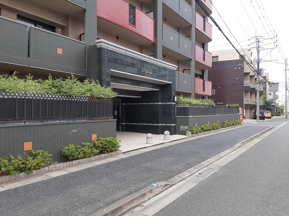 27/30 エントランス