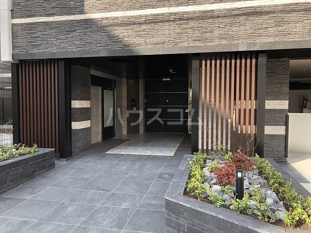 21/26 エントランス