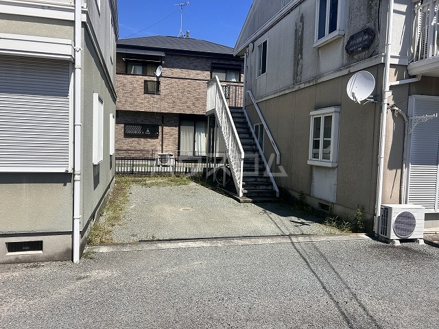 28/30 エントランス