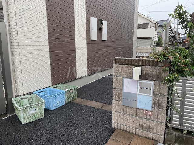 23/30 エントランス