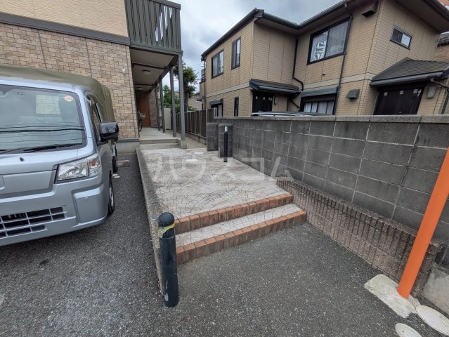 23/30 エントランス