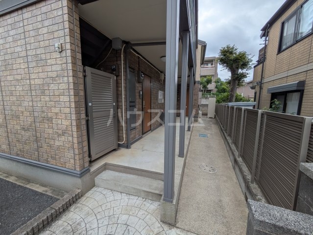 24/30 エントランス