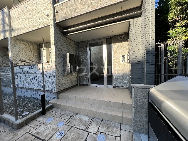 21/30 エントランス