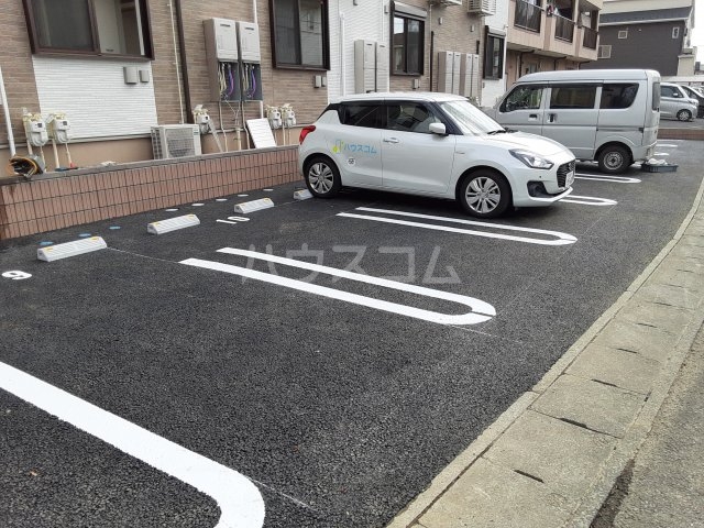 27/30 駐車場