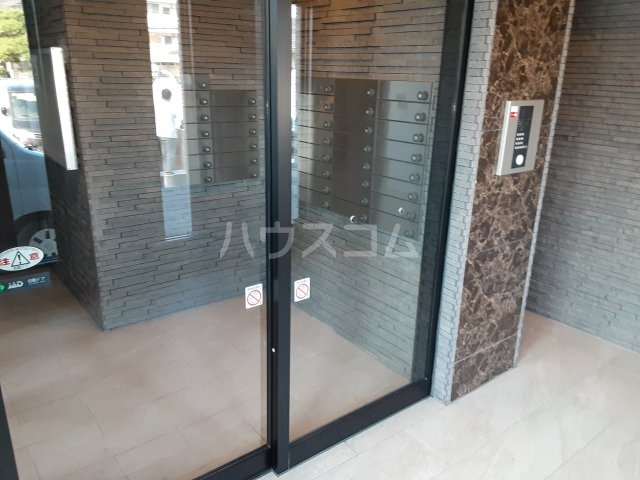 18/25 エントランス