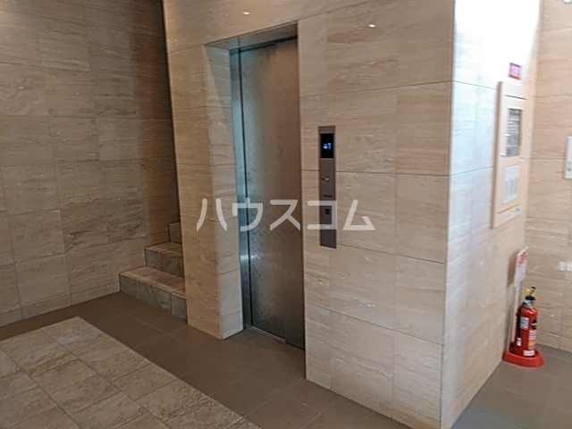22/25 エントランス