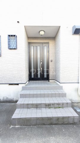 26/30 エントランス