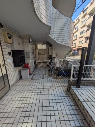 18/28 エントランス