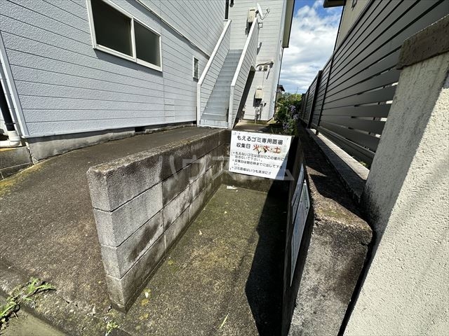 25/29 エントランス