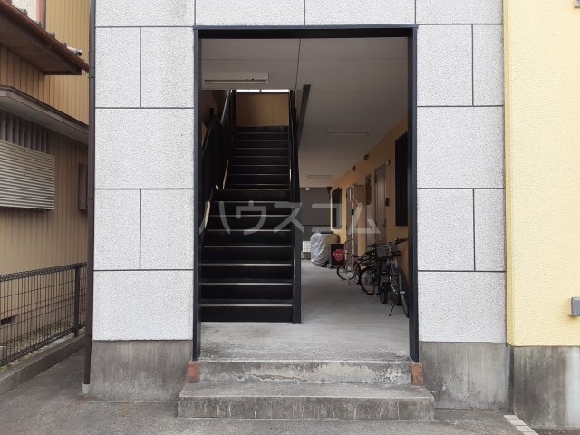 28/30 エントランス