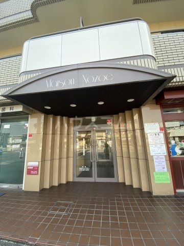 27/30 エントランス