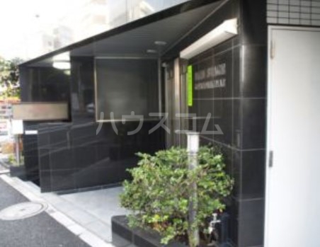 16/19 エントランス