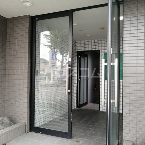 2/4 エントランス