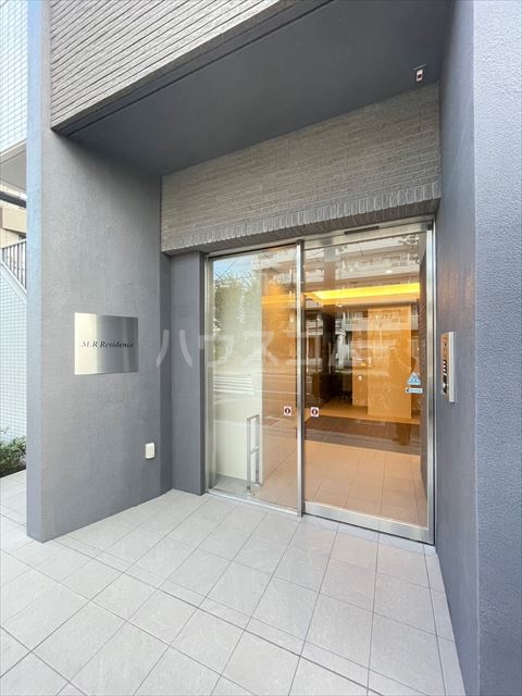 2/4 エントランス