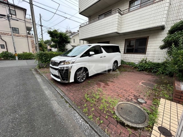 22/30 駐車場