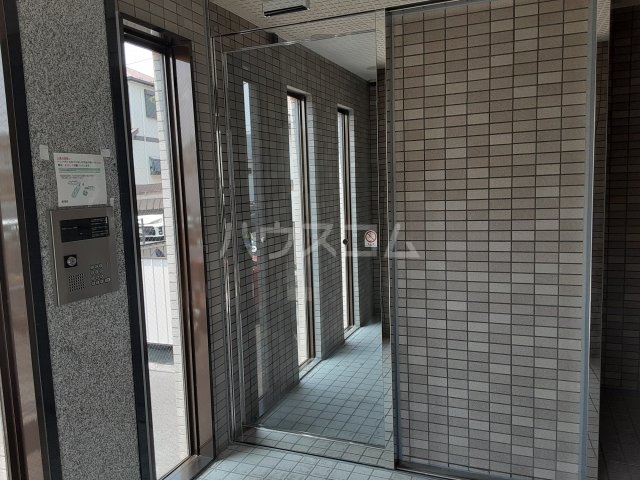 24/29 エントランス