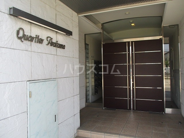 27/30 エントランス