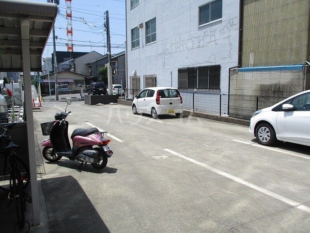 28/30 駐車場