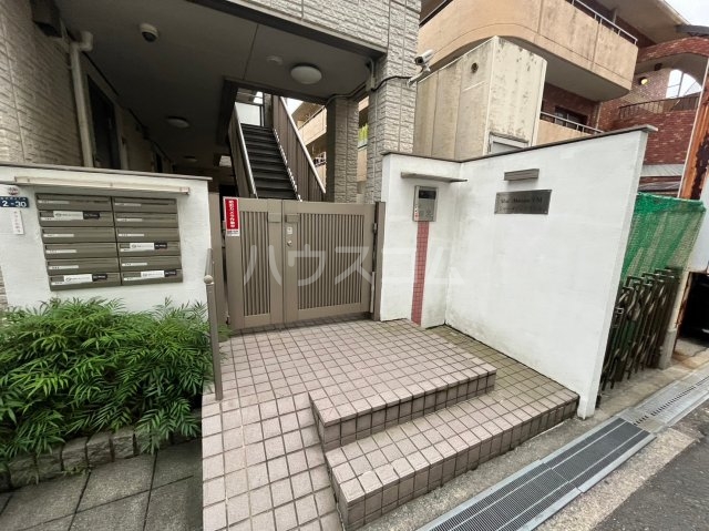 23/30 エントランス