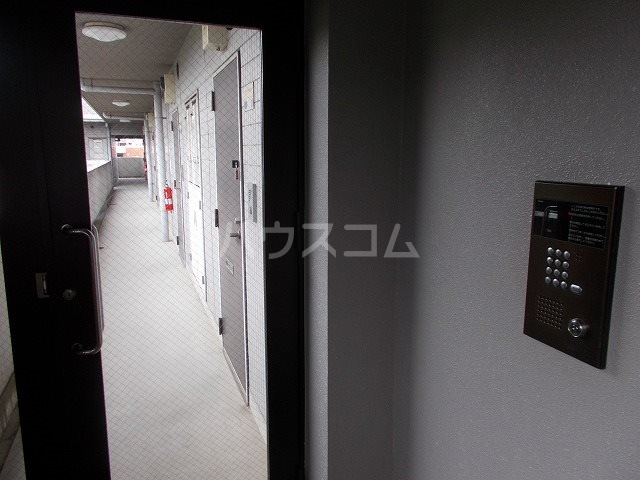 18/22 エントランス