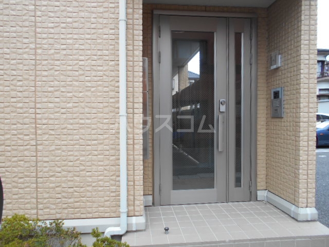 21/30 エントランス