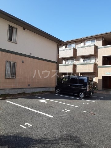 18/28 駐車場