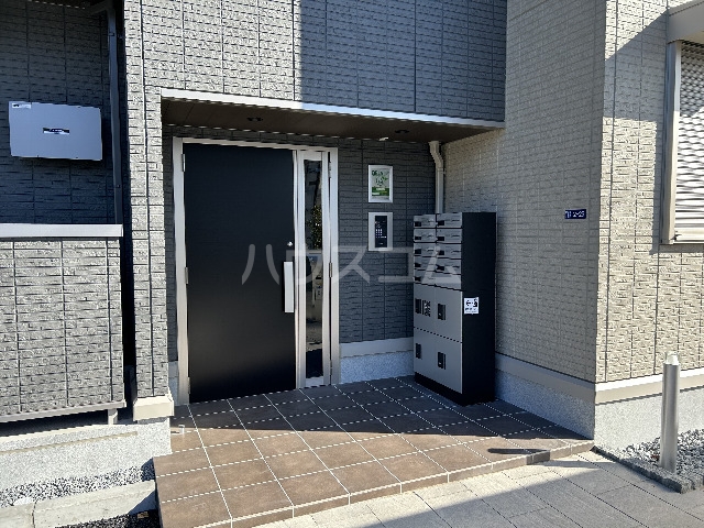 21/30 エントランス