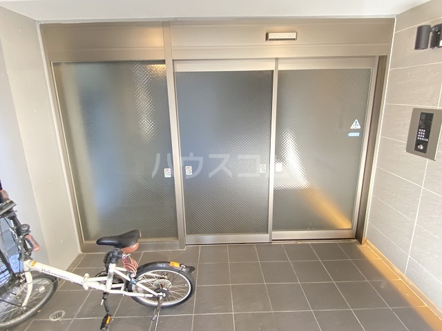 28/30 エントランス