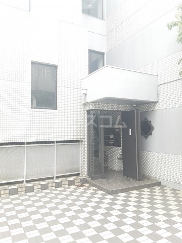 26/30 エントランス