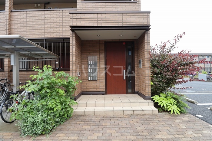 27/30 エントランス