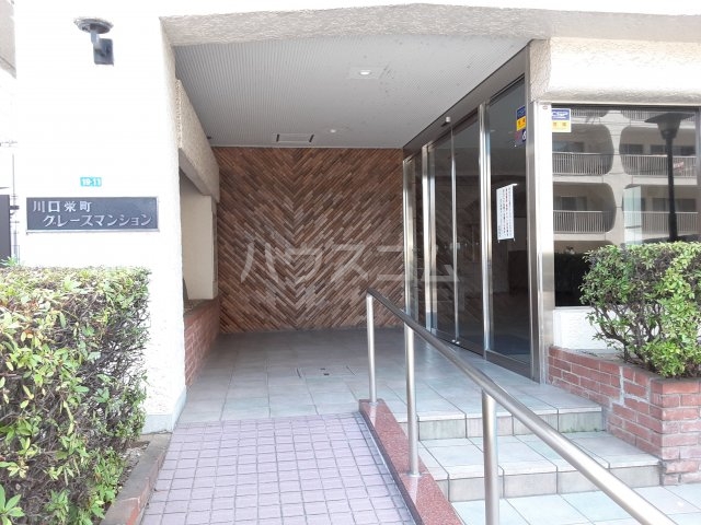 28/30 エントランス