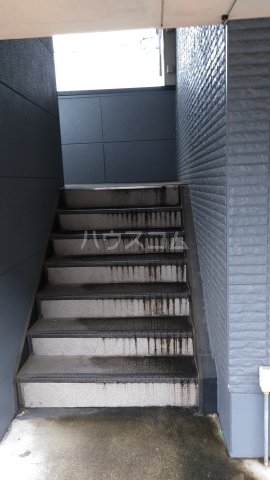 23/30 エントランス