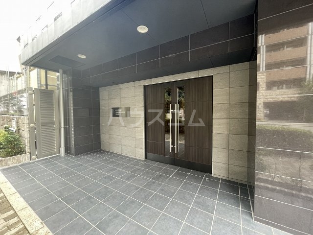 27/30 エントランス