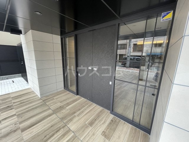 14/18 エントランス