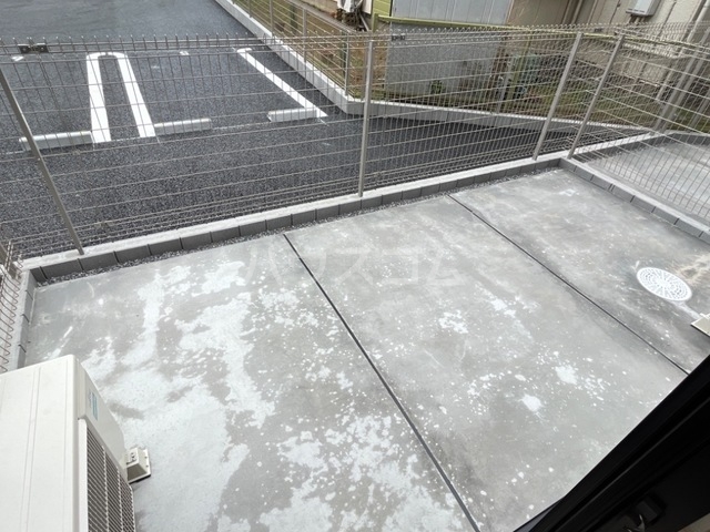23/26 駐車場