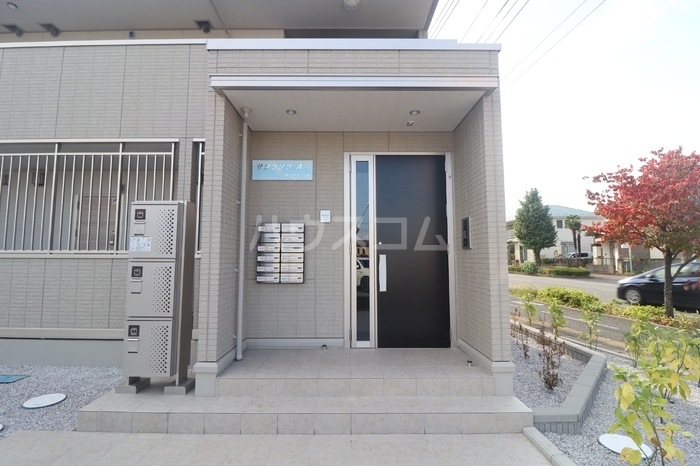 24/30 エントランス