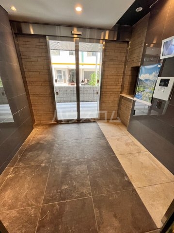 24/30 エントランス