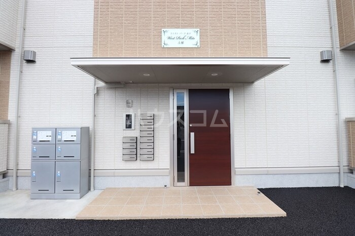 18/28 エントランス