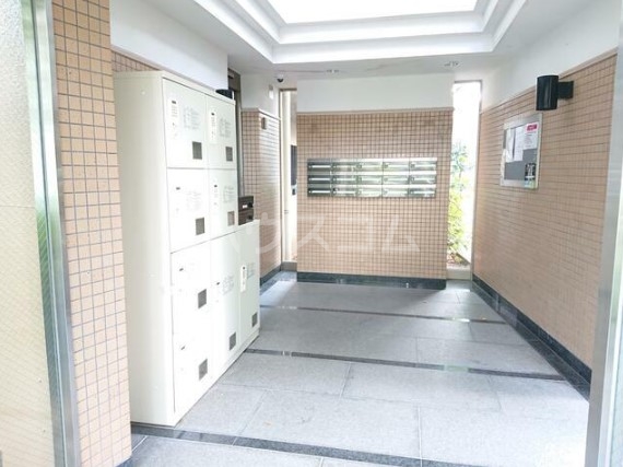 16/27 エントランス