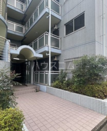 26/30 エントランス